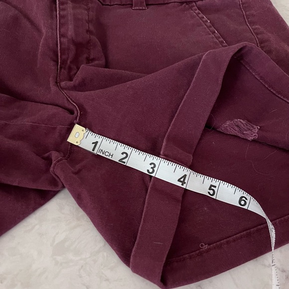 American Eagle Low-rise Burgundy cuffed Midi Stretch Shorts Size-6 - Picture 3 of 9
